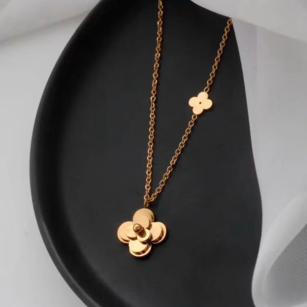 New Women’s Gold Plated Camellia Pendant Necklace Elegant Clover Stainless Steel